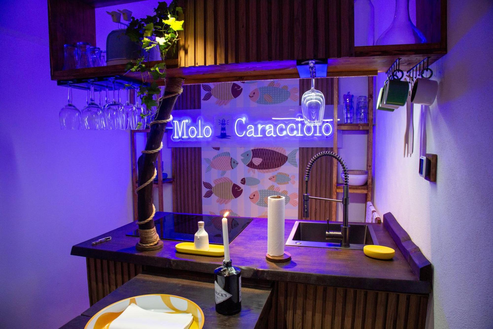 Molo Caracciolo *